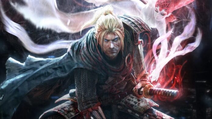 ภาพโปรโมตเกม Nioh แสดงตัวละครหลักชายผมทองถือดาบคาตานะในท่าพร้อมต่อสู้