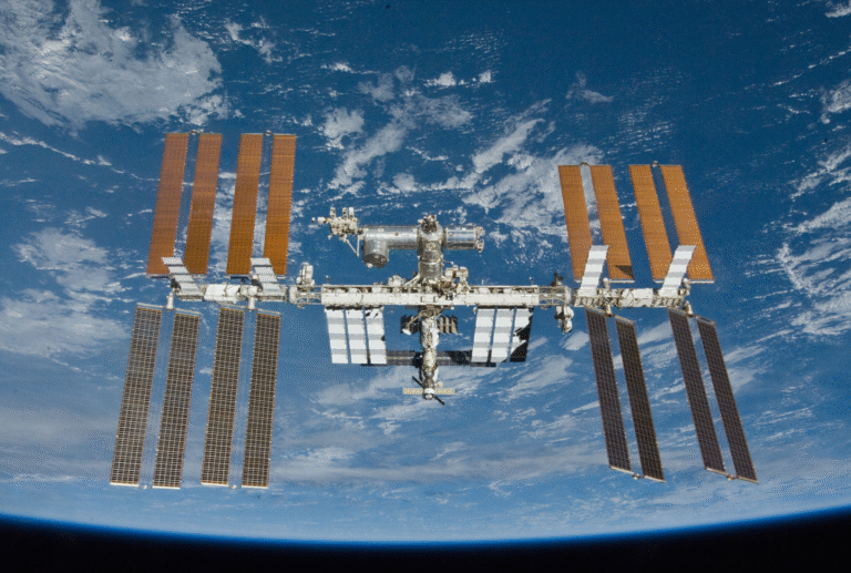 ทรัมป์เตรียมหั่นงบ NASA ครั้งใหญ่ ลดลูกเรือสถานีอวกาศนานาชาติ (ISS) ผลักดันโปรเจกต์สำรวจดาวอังคาร และดวงจันทร์แทน