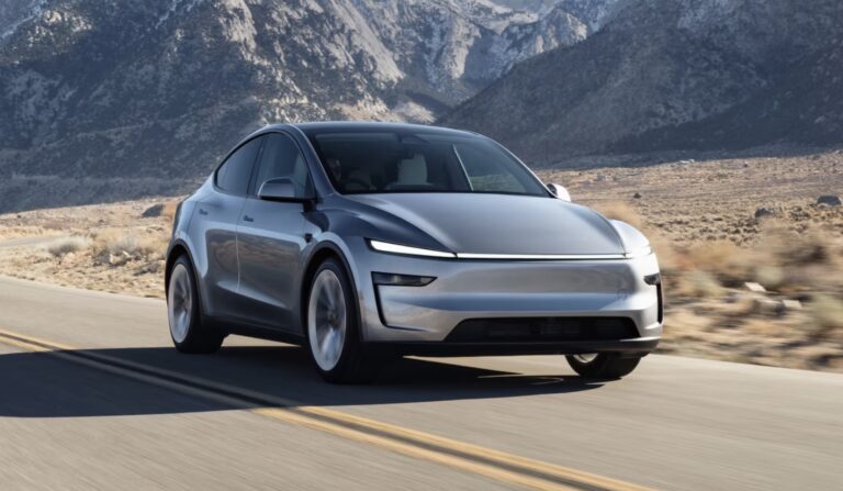 ยอดขายรถไฟฟ้าพุ่งทะยานในยุโรป แต่ Tesla กลับสวนทาง ยอดลดฮวบเกือบครึ่ง นักวิเคราะห์ชี้ “ภาพลักษณ์แบรนด์เริ่มส่งผล”