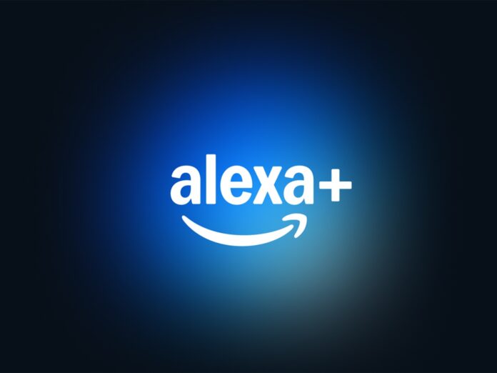 โลโก้ Alexa+ บนพื้นหลังสีน้ำเงินไล่เฉด พร้อมลูกศรยิ้มสไตล์ Amazon ใต้ตัวอักษร
