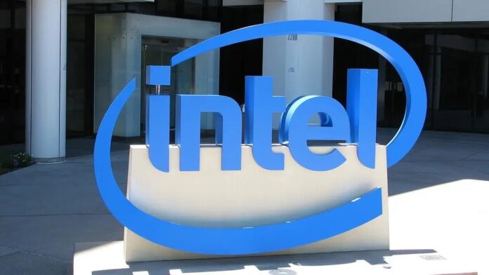 โลโก้ Intel ด้านหน้าสำนักงานใหญ่ของบริษัท