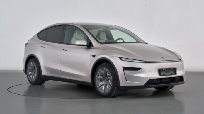 ภาพแรกของ Tesla Model Y L รุ่นฐานล้อยาว 6 ที่นั่ง