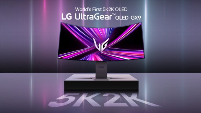ภาพโปรโมต LG UltraGear™ OLED GX9 จอเกมมิ่งมอนิเตอร์ OLED 5K2K แบบโค้งขนาด 45 นิ้ว