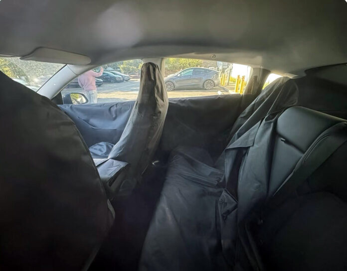 ภาพหลุด Tesla Model Y รุ่นประหยัด เผยให้เห็นรายละเอียดภายใน