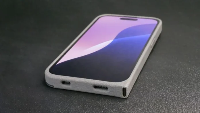 ภาพของ Obsoless เคสเสริมสำหรับเปลี่ยนพอร์ต Lightning ของ iPhone ให้เป็น USB-C สวมใส่อยู่กับ iPhone
