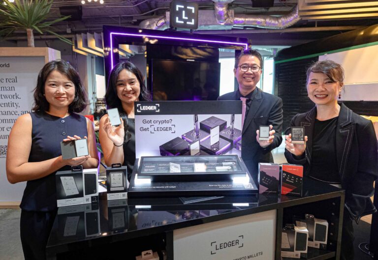 Ledger แต่งตั้ง “อาร์ทีบี เทคโนโลยี” เป็นตัวแทนจำหน่ายในไทย เปิดตัว 4 ฮาร์ดแวร์วอลเล็ตใหม่ เสริมแกร่งตลาดคริปโต ตอบโจทย์ผู้ใช้งานทุกกลุ่ม