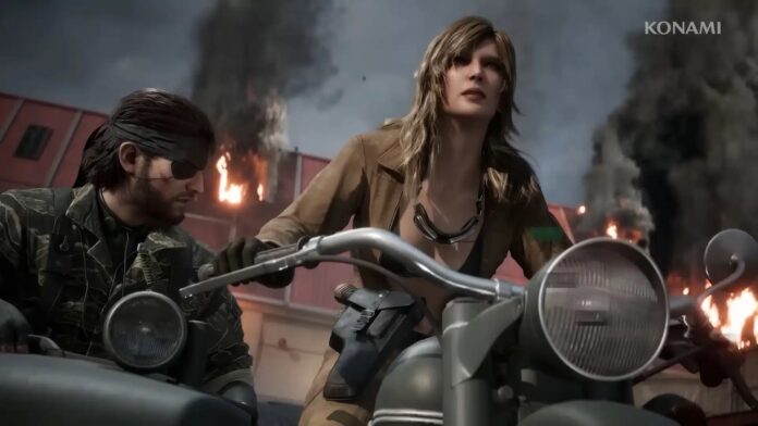 ตัวละคร Naked Snake และ Eva ขี่มอเตอร์ไซค์หลบหนีจากการโจมตีท่ามกลางเพลิงไหม้ใน Metal Gear Solid Δ: Snake Eater