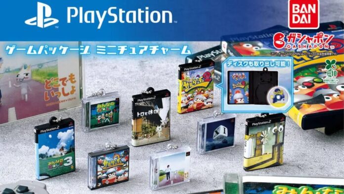 ภาพโปรโมตพวงกุญแจกล่องเกม PS1 และ PS2 ของทาง Bandai Namco