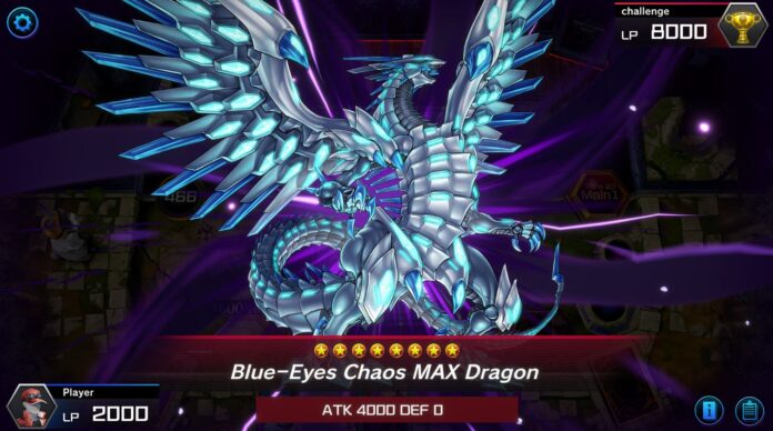 มังกร Blue-Eyes Chaos MAX Dragon สีฟ้าโลหะ ปีกคริสตัลเรืองแสง กำลังปล่อยพลัง ในเกม Yu-Gi-Oh! Master Duel