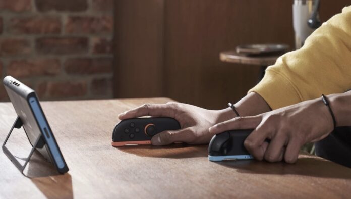 เครื่อง Switch 2 ถูกวางในโหมด tabletop พร้อมขาตั้งด้านหลังที่กางออก