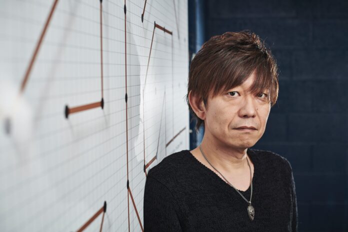 ภาพ Naoki Yoshida ยิงพิงกำแพงทำหน้าตาจริงจัง