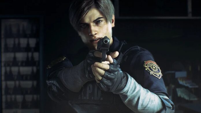 Leon S. Kennedy จาก Resident Evil 2 Remake ในชุด R.P.D. กำลังเล็งปืนออกไปข้างหน้า
