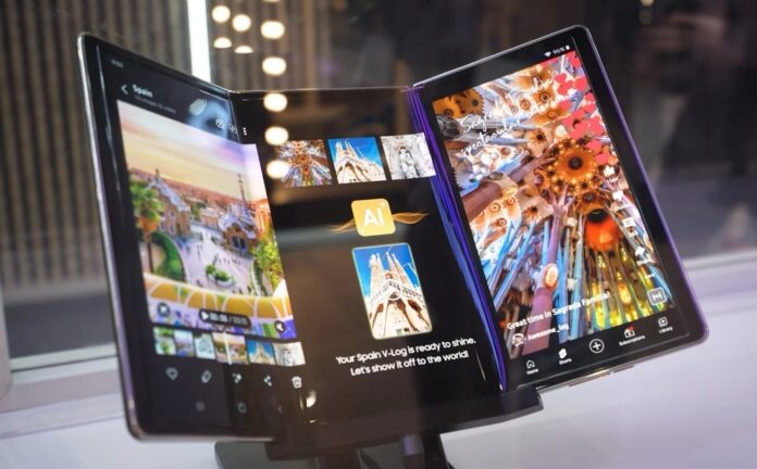 ภาพ Galaxy Z Tri-Fold มือถือพับได้รุ่นใหม่จาก Samsung
