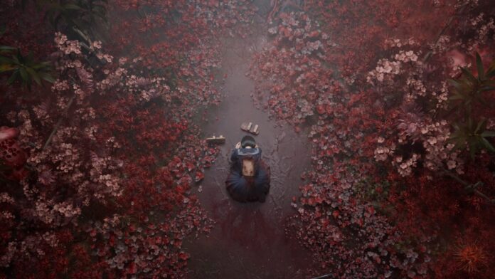 ตัวละครหญิงทรุดตัวกลางทางเดินที่ล้อมด้วยดอกไม้สีแดงจากเกม Silent Hill f