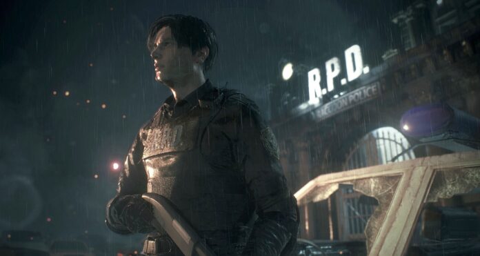 Leon S. Kennedy ยืนถือปืนหน้าสถานีตำรวจ R.P.D. ท่ามกลางสายฝนใน Resident Evil 2 Remake