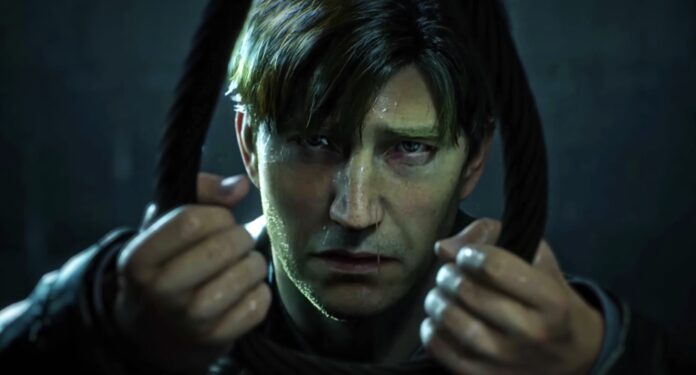 ภาพตัวละคร James Sunderland จาก Silent Hill 2 Remake จ้องเชือกในมือด้วยสีหน้าเคร่งเครียด
