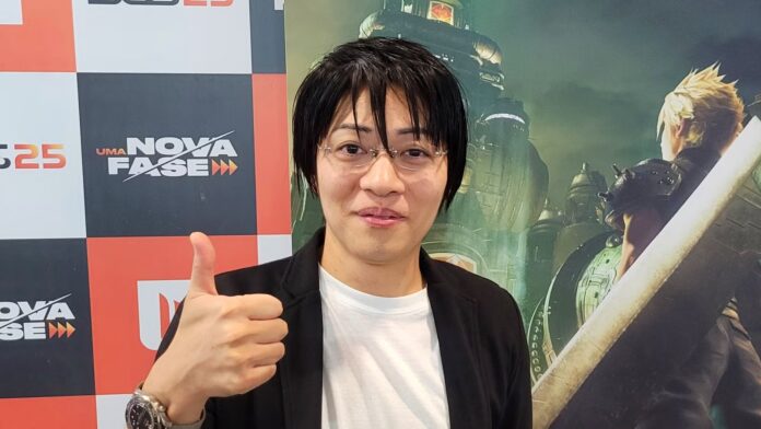 Naoki Hamaguchi ผู้กำกับ Final Fantasy VII Rebirth ระหว่างให้สัมภาษณ์ในงานเกม