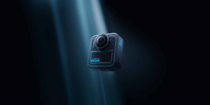 กล้อง GoPro MAX2 ลอยอยู่กลางแสงสปอร์ตไลต์พื้นหลังมืด พร้อมโลโก้ GoPro และชื่อรุ่น MAX2 บนตัวเครื่อง