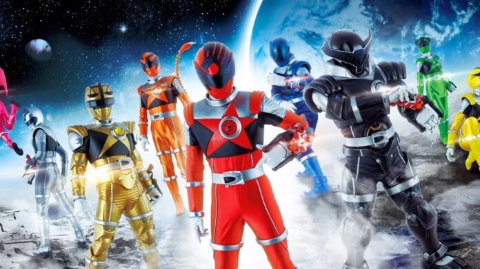 Super Sentai ทีมฮีโร่สวมชุดรบหลากสี ยืนต่อสู้บนฉากพื้นหลังอวกาศ