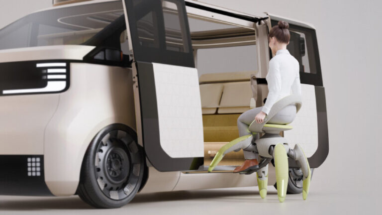 Toyota ชูแนวคิดใหม่ “Walk Me” รถเข็นอัจฉริยะ ปีนป่ายบันไดได้ในงาน Japan Mobility Show 2025