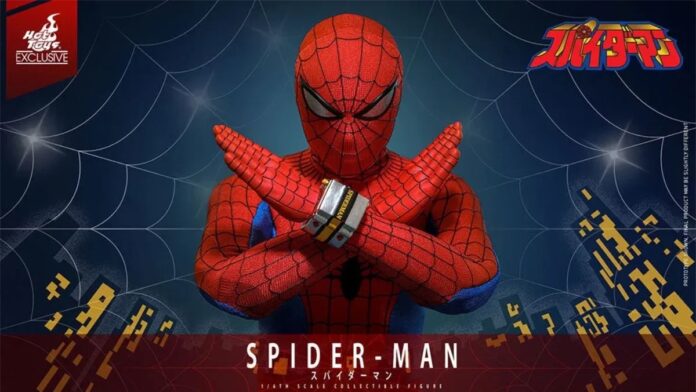 Spider-Man เวอร์ชันญี่ปุ่นปี 1978 จาก Hot Toys ในท่าไอคอนิก พร้อมฉากใยแมงมุมด้านหลัง