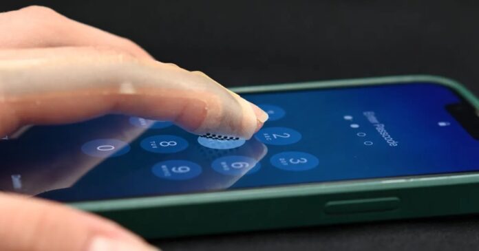 อุปกรณ์ VoxeLite สวมปลายนิ้วสัมผัสหน้าจอสมาร์ทโฟนเพื่อสร้างผิวสัมผัสเสมือนจริง