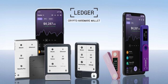 ผลิตภัณฑ์ Ledger Hardware Wallet ครบไลน์ แสดงอุปกรณ์หลายรุ่น รองรับการจัดเก็บคริปโตและ NFT อย่างปลอดภัยแบบออฟไลน์