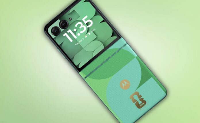 Motorola Razr 2025 FIFA World Cup 2026 Edition สมาร์ตโฟนจอพับดีไซน์พิเศษโทนสีเขียว พร้อมโลโก้ FIFA บนฝาหลัง
