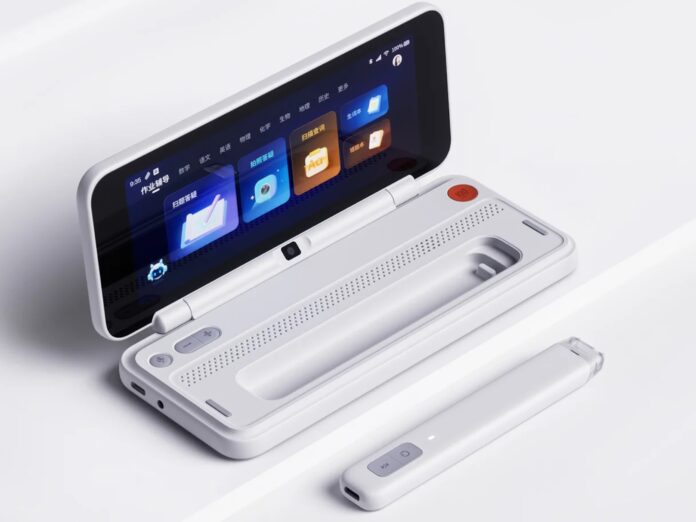 Pokepad คอนเซ็ปต์อุปกรณ์การเรียนพกพาพร้อมปากกาสไตลัส วางคู่กับตัวเครื่องที่ออกแบบมาเพื่อการจดและการเรียน