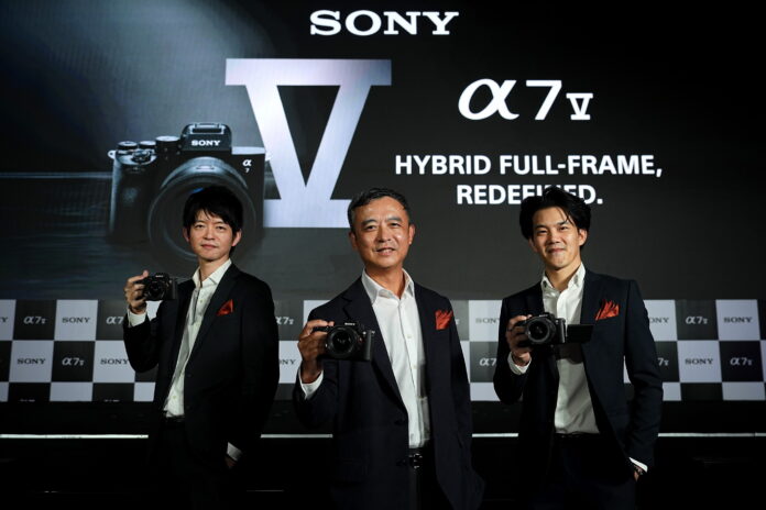 ผู้บริหารโซนี่ไทยร่วมเปิดตัวกล้องฟูลเฟรม Sony Alpha 7 V อย่างเป็นทางการ พร้อมโชว์ตัวกล้องบนเวทีงานเปิดตัวในประเทศไทย