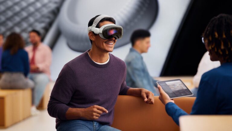 Vision Pro ยังไปไม่ถึงฝั่งฝัน ผู้บริโภคตอบรับต่ำ Apple หั่นงบโฆษณากว่า 95%