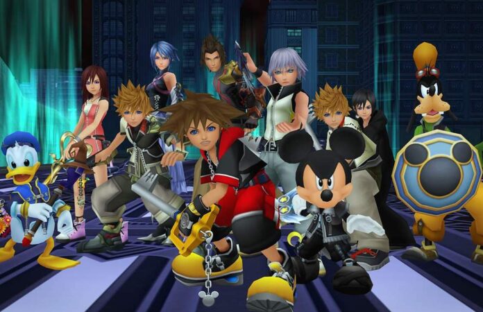 ตัวละครหลักจากซีรีส์ Kingdom Hearts นำโดย Sora, Donald Duck และ Goofy พร้อมตัวละครจาก Disney และ Final Fantasy ยืนรวมกลุ่มในฉากเมืองยามค่ำคืน