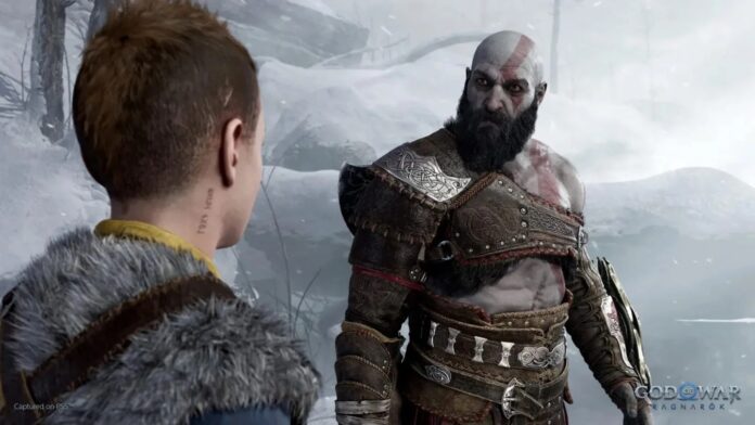 Kratos ยืนสนทนากับ Atreus ท่ามกลางฉากหิมะในเกม God of War Ragnarok