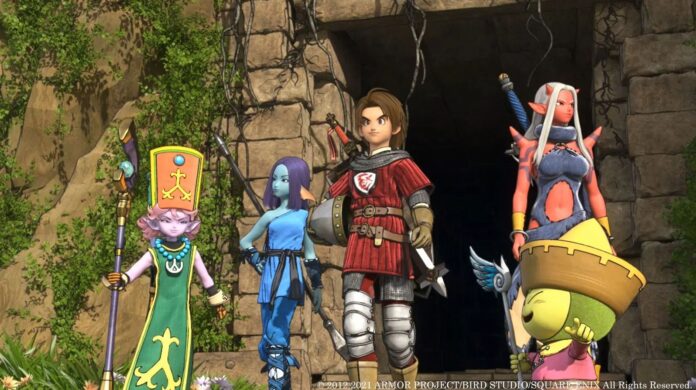 ตัวละครจากเกม Dragon Quest ยืนรวมตัวกันหน้าทางเข้าถ้ำ