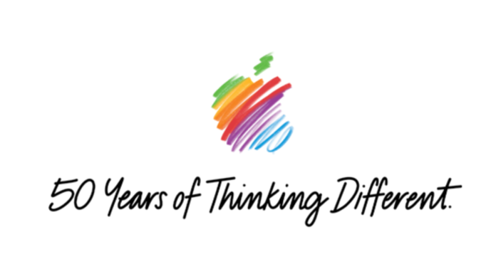 โลโก้ Apple สีรุ้งพร้อมข้อความ “50 Years of Thinking Different” ฉลองครบรอบ 50 ปี Apple