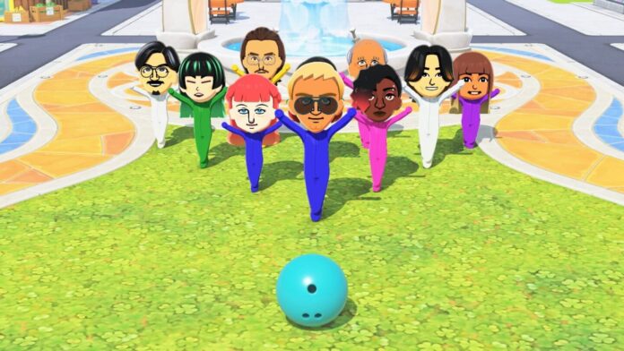 ภาพตัวละครสไตล์ Mii จากเกม Tomodachi Life: Living the Dream กำลังเดินเข้าหากล้องบนลานหญ้า