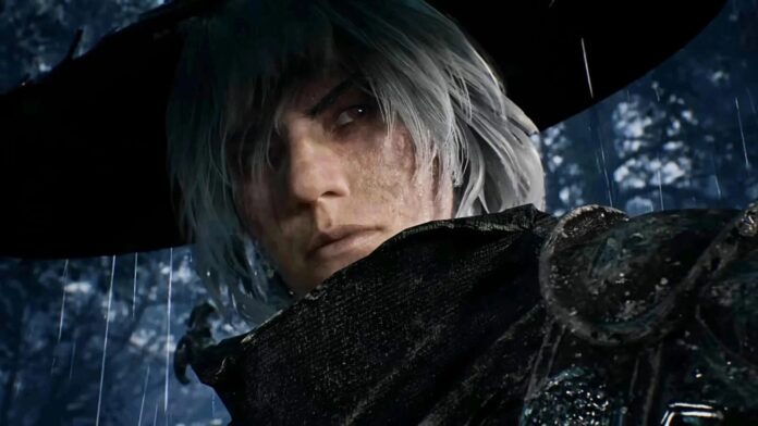 ตัวละครชายผมสีเงินในชุดสีดำจากเกม Phantom Blade Zero ยืนท่ามกลางบรรยากาศมืดครึ้ม