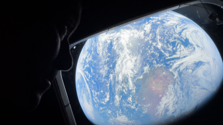 ทำไม NASA ถึงเลือก iPhone 17 Pro Max ขึ้นอวกาศในภารกิจ Artemis II?