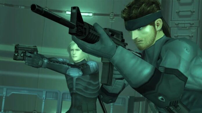 Solid Snake เล็งปืนในฉากเกม Metal Gear Solid 2 โดยมี Olga Gurlukovich อยู่ด้านหลัง