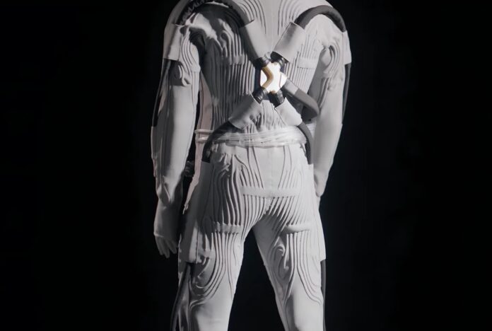 ชุดชั้นในอวกาศ LCVG สีขาวที่ Axiom Space และ Prada ร่วมพัฒนา