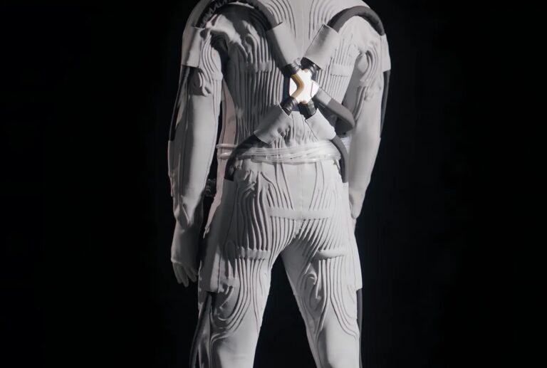 NASA เตรียมใช้ชุดชั้นในอวกาศสุดล้ำจาก Prada สำหรับภารกิจกลับสู่ดวงจันทร์ในปี 2028