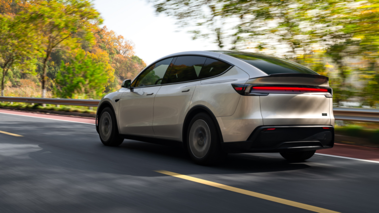 Tesla เปิดตัว Model Y L (Long Wheelbase) รุ่น Launch Series ในสหรัฐฯ ราคาเริ่มต้น 61,990 ดอลลาร์ เริ่มส่งมอบปลายปีนี้