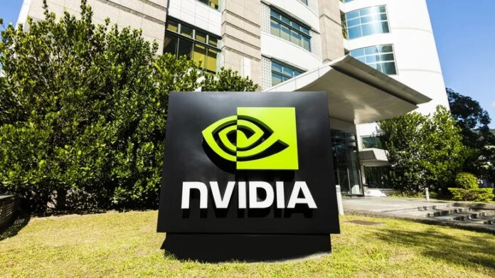 ป้ายโลโก้ NVIDIA ตั้งอยู่หน้าอาคารสำนักงาน