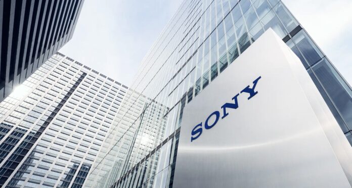 ภาพอาคารสำนักงาน Sony มีแสงแดดพาดผ่าน