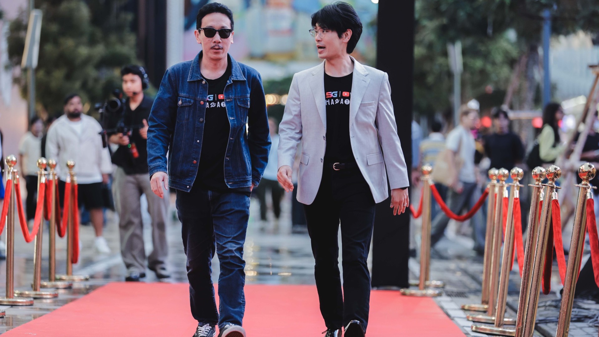 ครีเอเตอร์จากช่องเทพลีลาเดินเข้าสู่งานบนพรมแดง