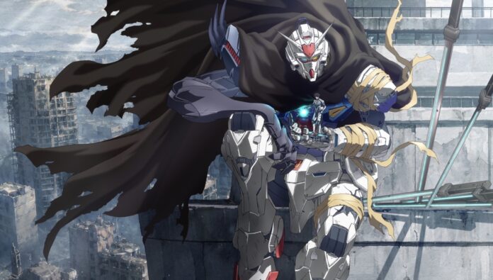 หุ่นยนต์ Gundam คลุมผ้าคลุมสีดำ นั่งอยู่ท่ามกลางซากเมืองในอนิเมะ Mobile Suit Gundam RG XARX-ZERO