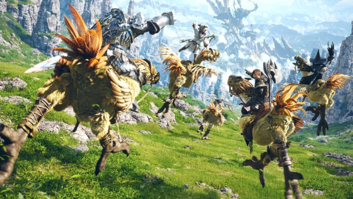เหล่าตัวละครในเกม Final Fantasy XIV กำลังขี่นกโจโคโบะ (Chocobo) วิ่งและพุ่งทะยานข้ามทุ่งหญ้า