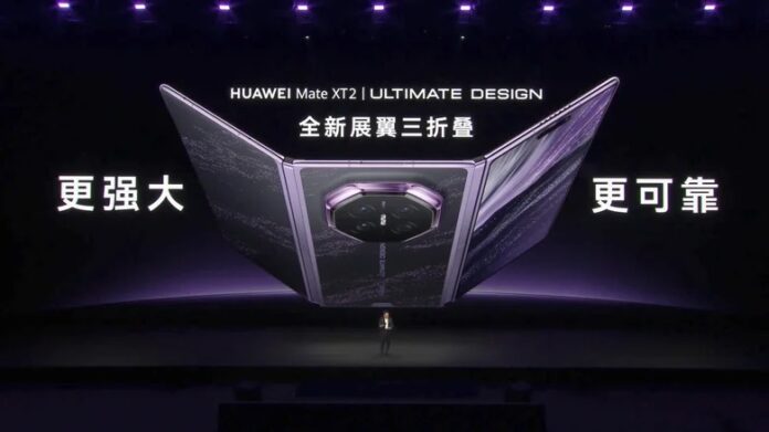 สมาร์ตโฟนจอพับ 3 ตอน HUAWEI Mate XT2 ULTIMATE DESIGN บนเวทีเปิดตัว