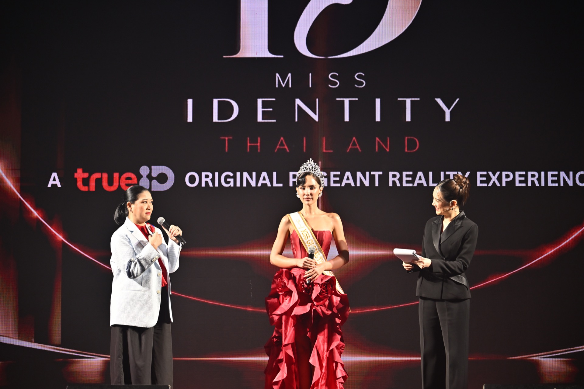 ช่วงพูดคุยบนเวที MISS IDENTITY THAILAND ภายในงานเปิดตัว