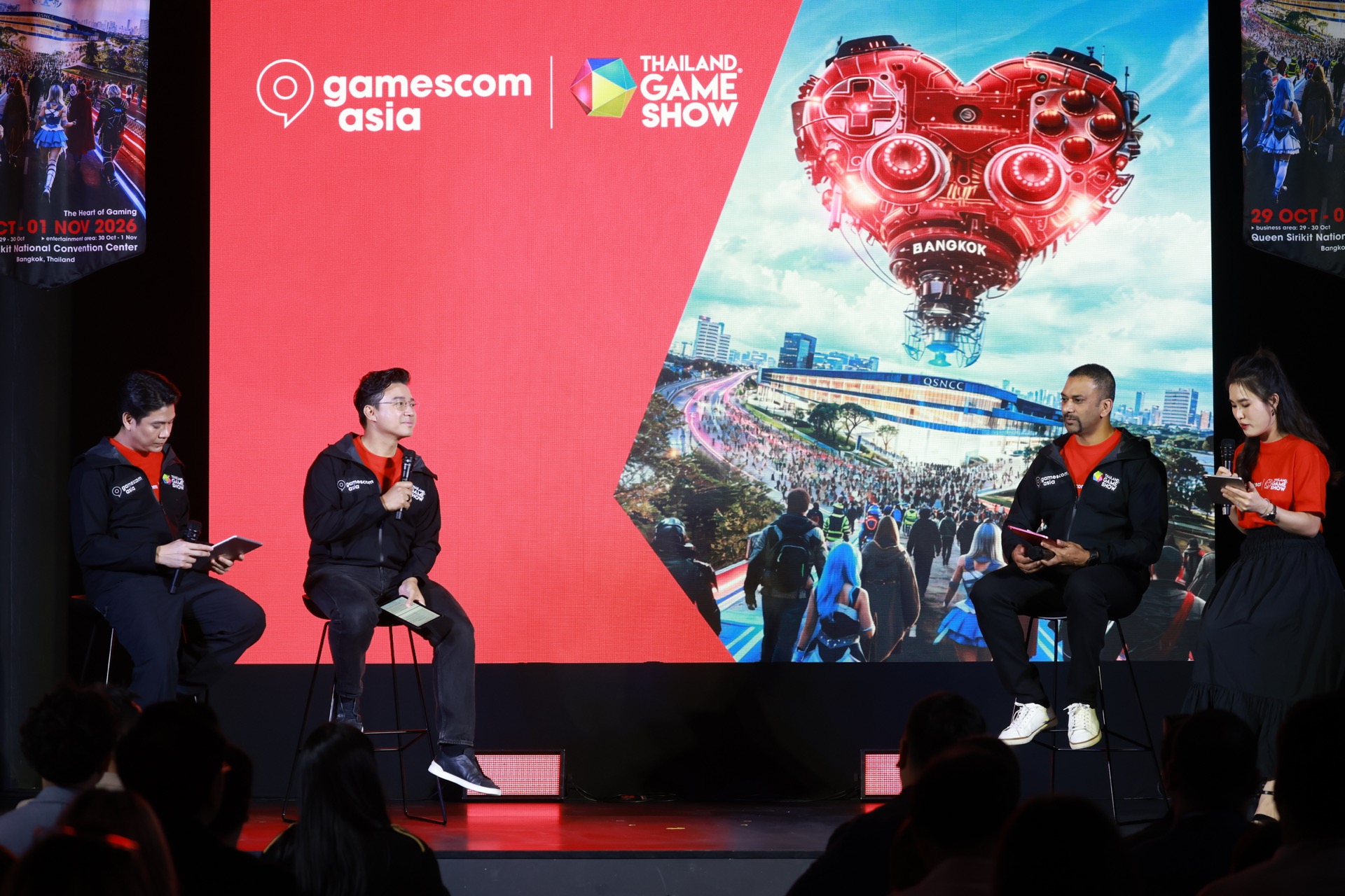 ผู้บริหารร่วมพูดคุยบนเวทีแถลงข่าว gamescom asia x Thailand Game Show 2026